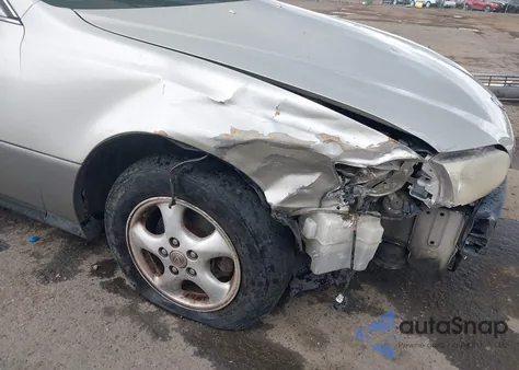 1998 Lexus Es 300 z USA, uszkodzony, nr VIN JT8BF28G4W0138507